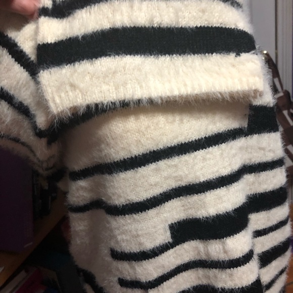 Violet & Ruby Super Soft & Comfy Sweater!! - Picture 4 of 14